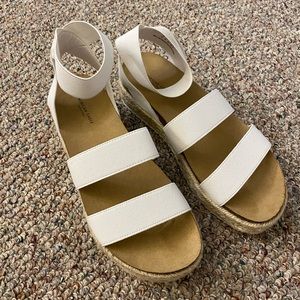 American Eagle Sandals